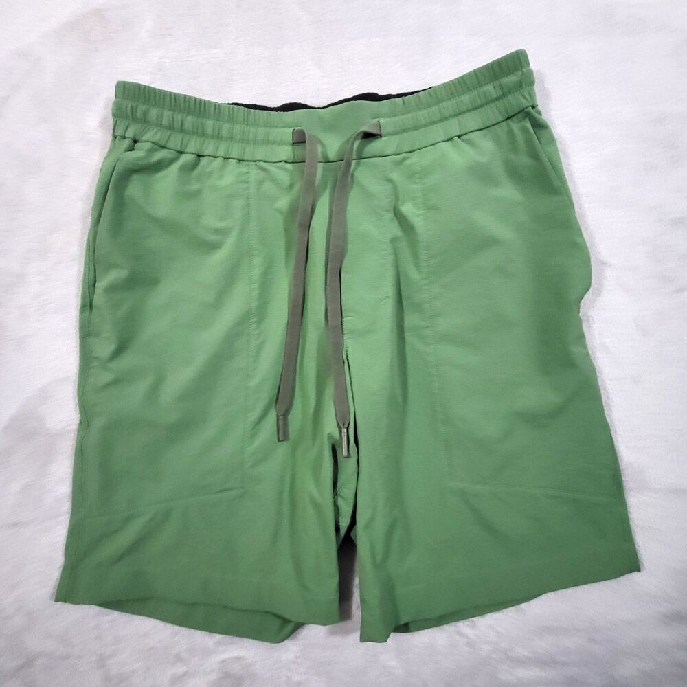 Lululemon Bowline Shorts Mens Small Green Athletic Elastic Waist Athleisure Gym